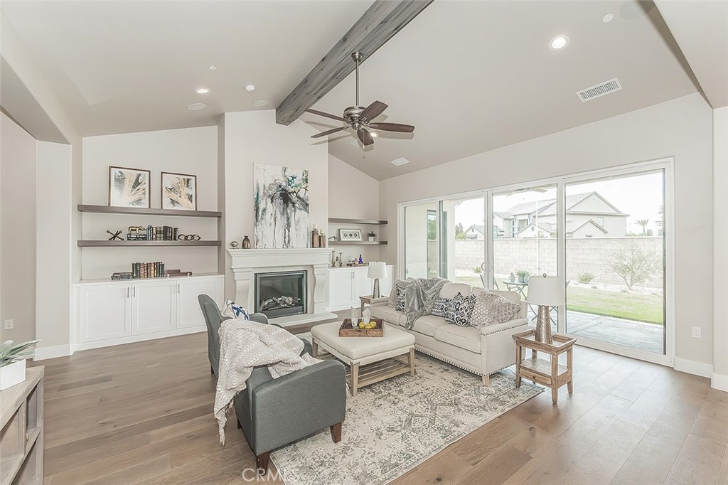 11421 N Live Oak Dr, Fresno, CA 93730