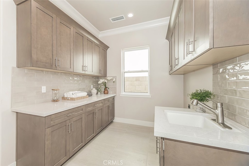 11421 N Live Oak Dr, Fresno, CA 93730