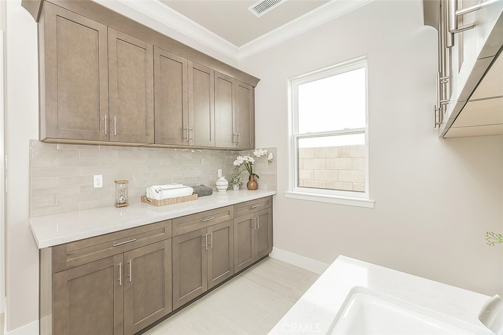 11421 N Live Oak Dr, Fresno, CA 93730