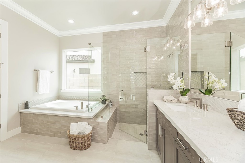 11421 N Live Oak Dr, Fresno, CA 93730