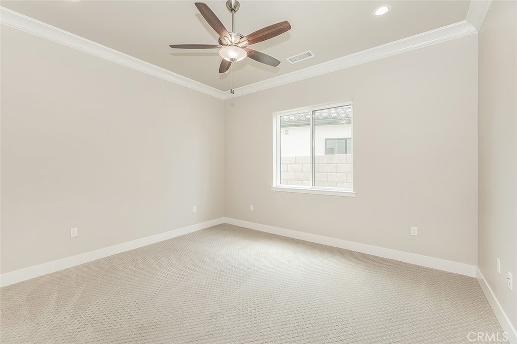 11421 N Live Oak Dr, Fresno, CA 93730