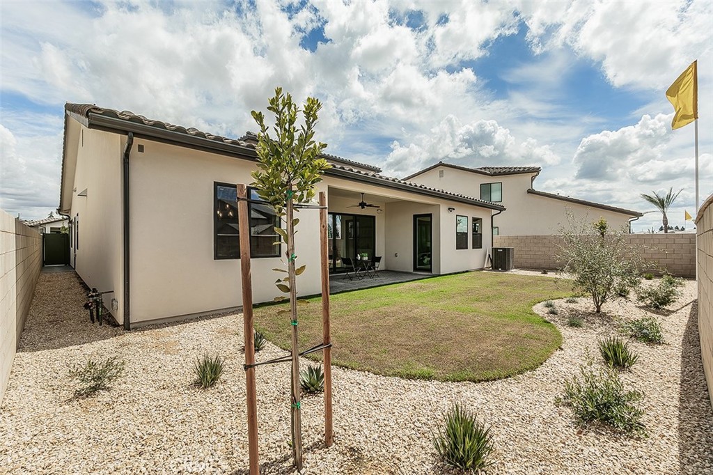 11421 N Live Oak Dr, Fresno, CA 93730