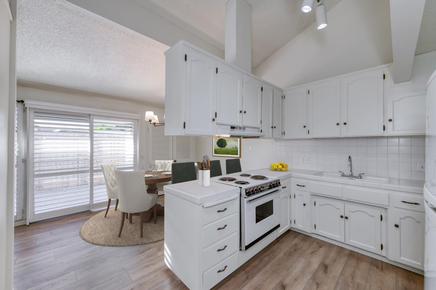 1068 W Browning Ave #B, Fresno, CA 93711