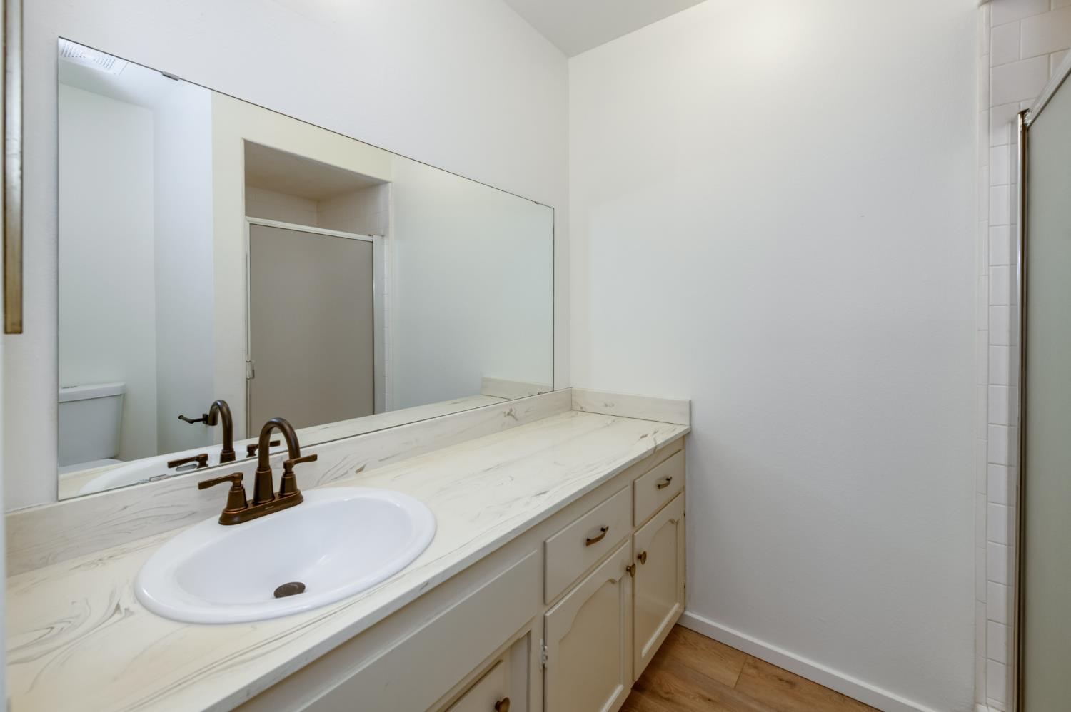 1068 W Browning Ave #B, Fresno, CA 93711