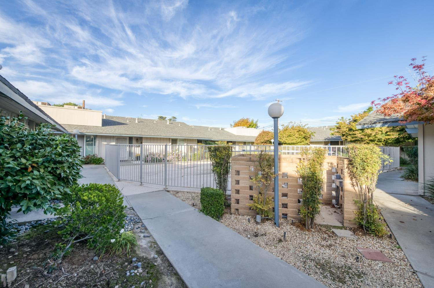 1068 W Browning Ave #B, Fresno, CA 93711