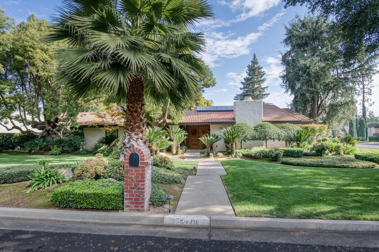 5348 N Briarwood Ave, Fresno, CA 93711