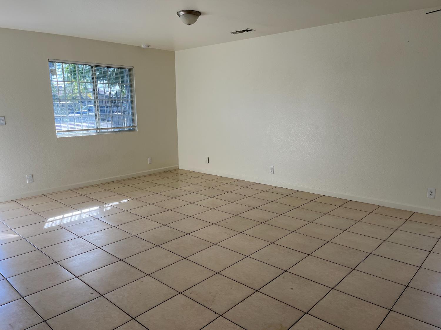 145 E Oleander Ave, Fresno, CA 93706