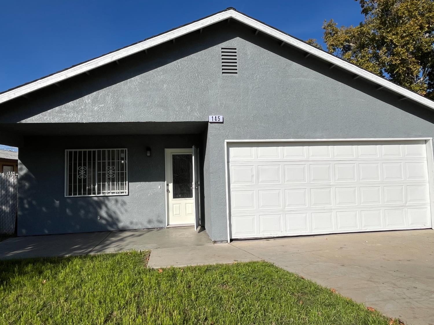 145 E Oleander Ave, Fresno, CA 93706