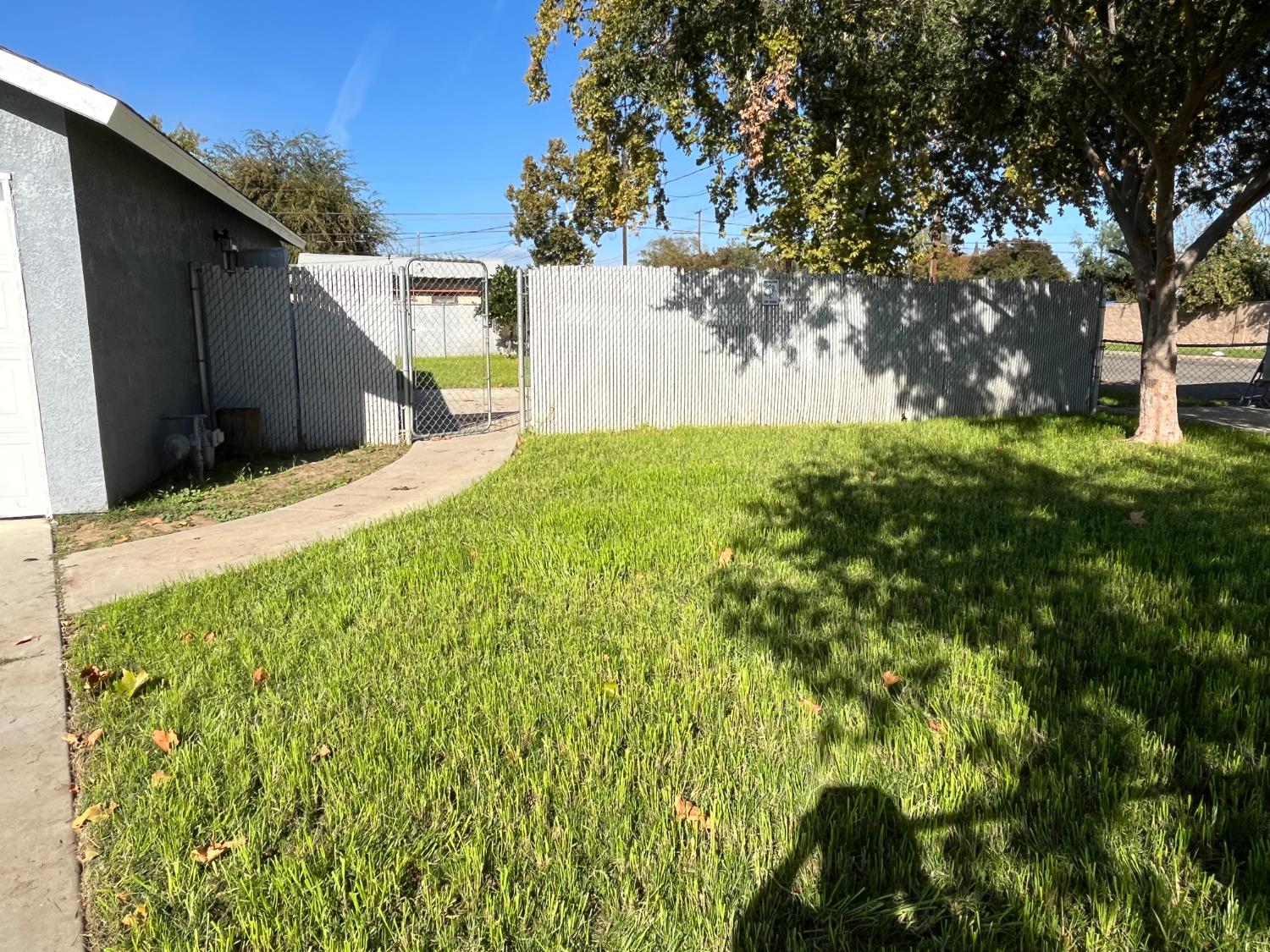 145 E Oleander Ave, Fresno, CA 93706