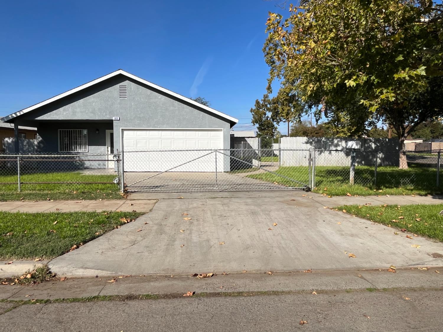 145 E Oleander Ave, Fresno, CA 93706