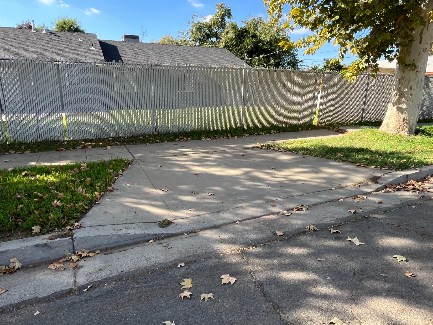 145 E Oleander Ave, Fresno, CA 93706