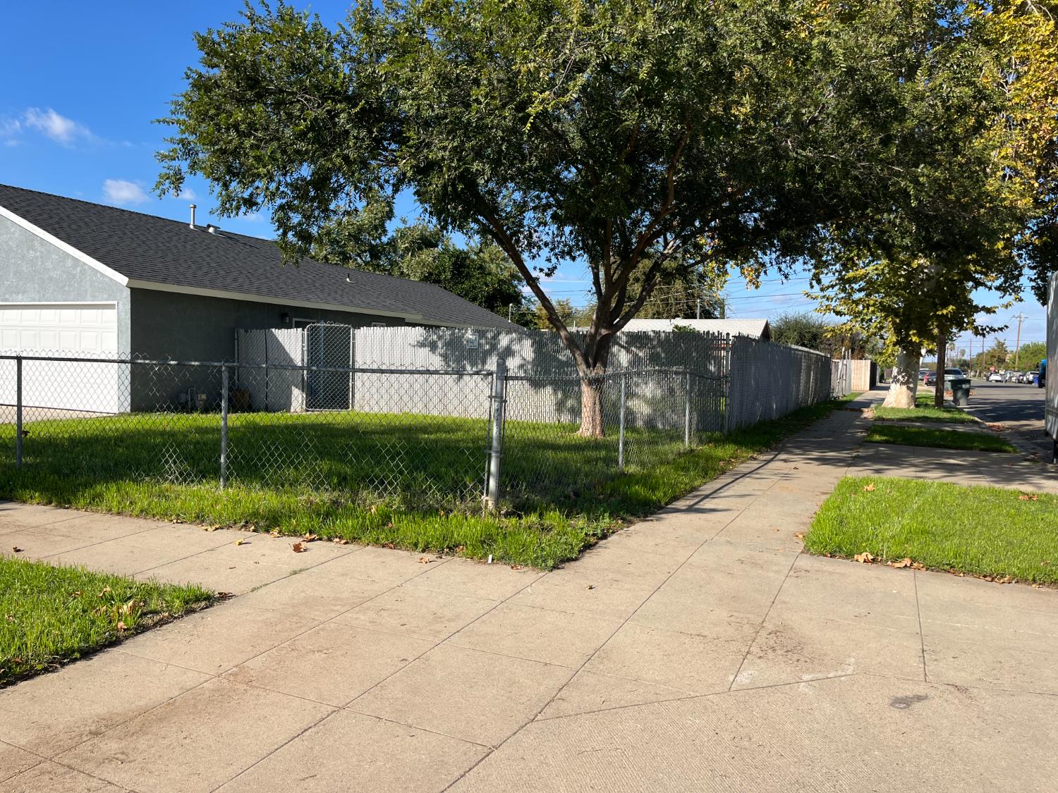 145 E Oleander Ave, Fresno, CA 93706