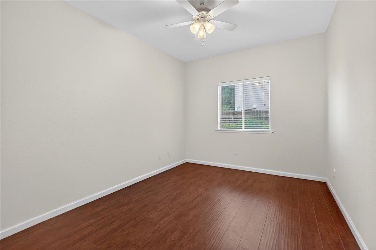 2349 E La Quinta Dr, Fresno, CA 93730