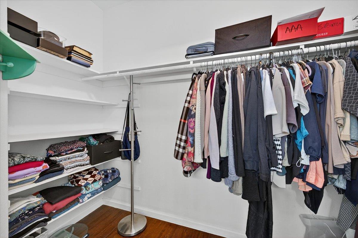 2349 E La Quinta Dr, Fresno, CA 93730