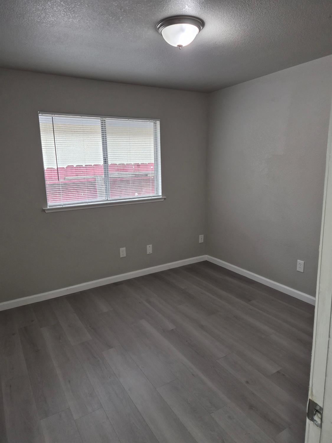 5660 W Tenaya Ave, Fresno, CA 93722