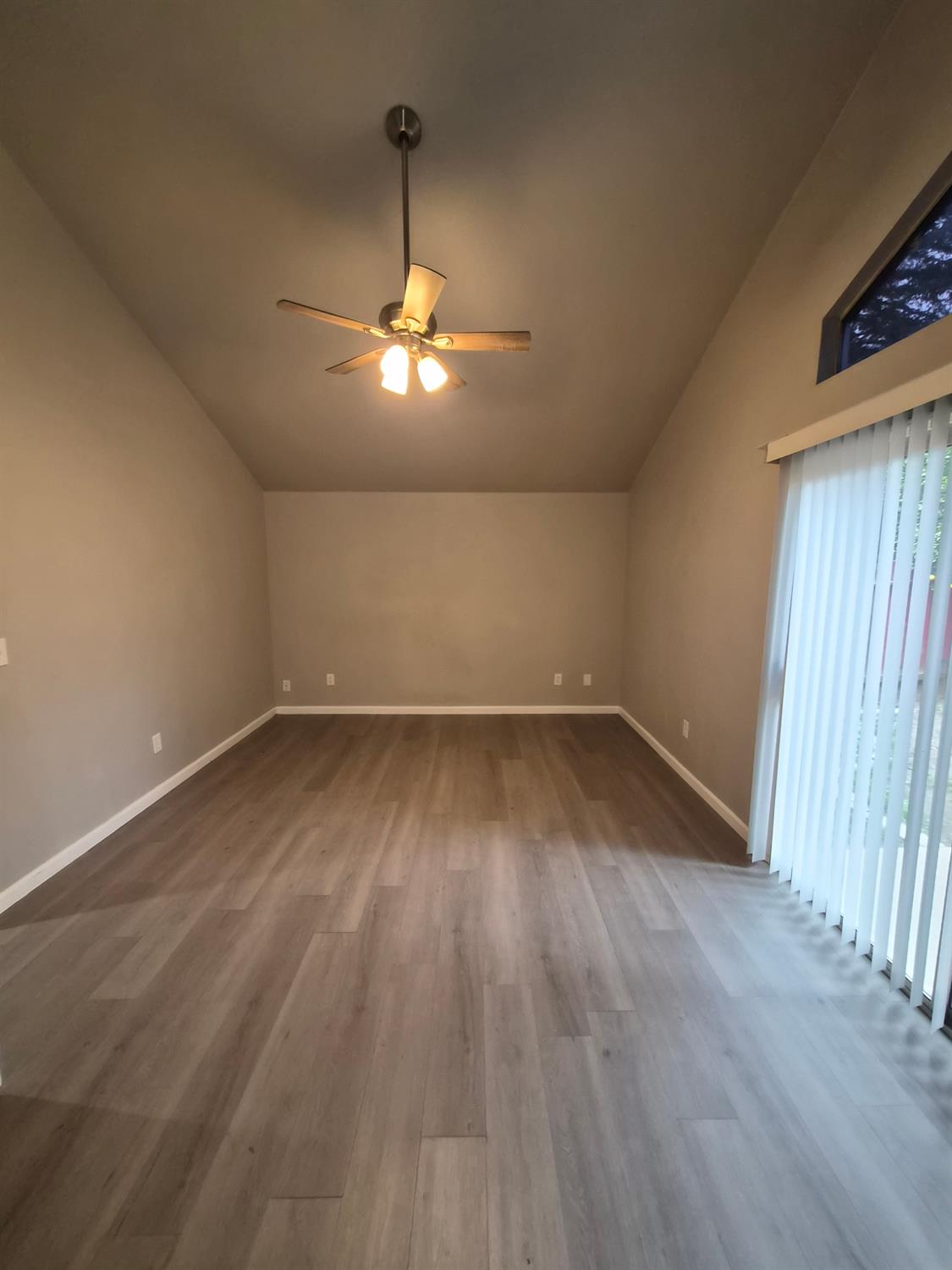 5660 W Tenaya Ave, Fresno, CA 93722