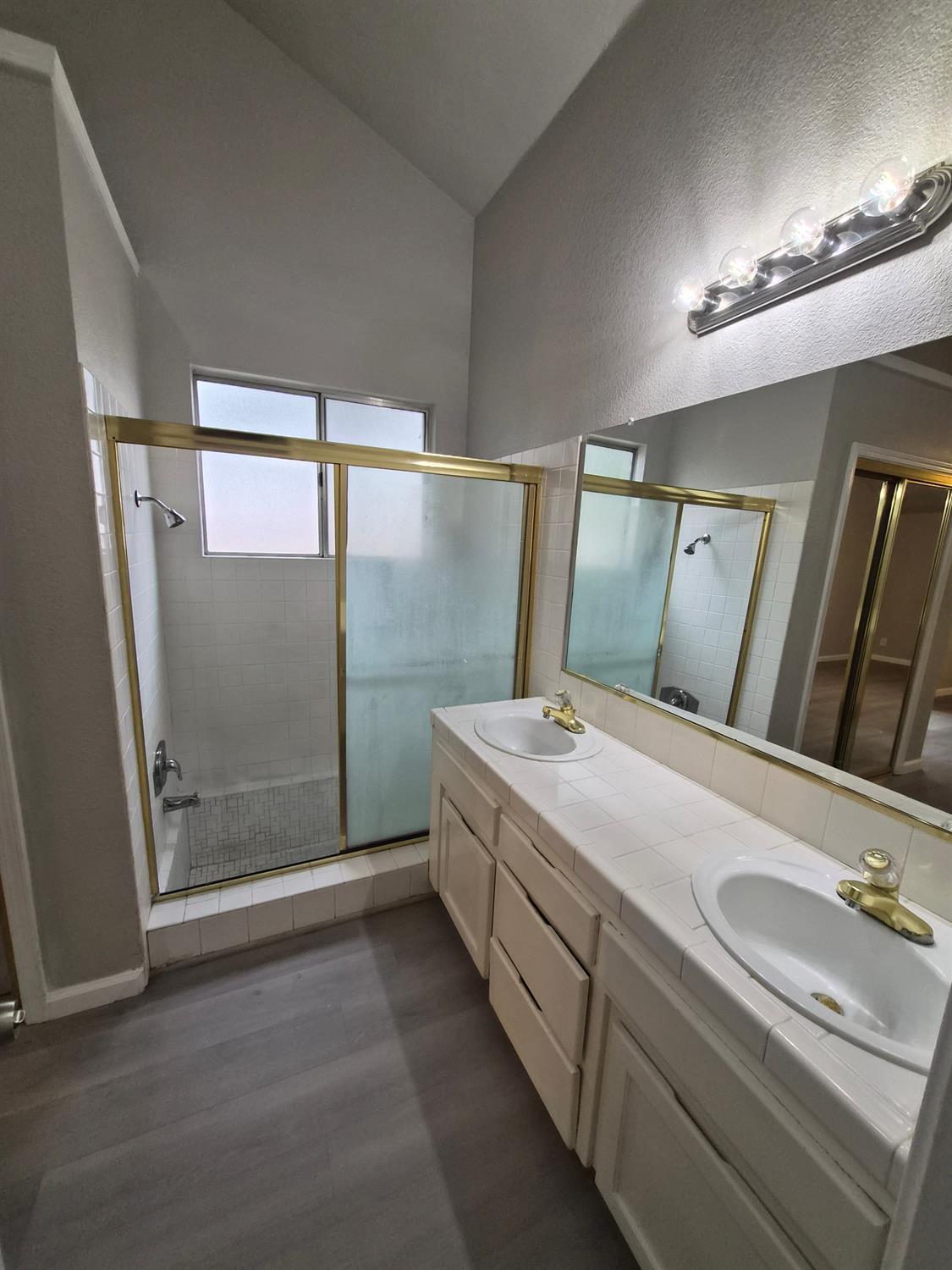 5660 W Tenaya Ave, Fresno, CA 93722