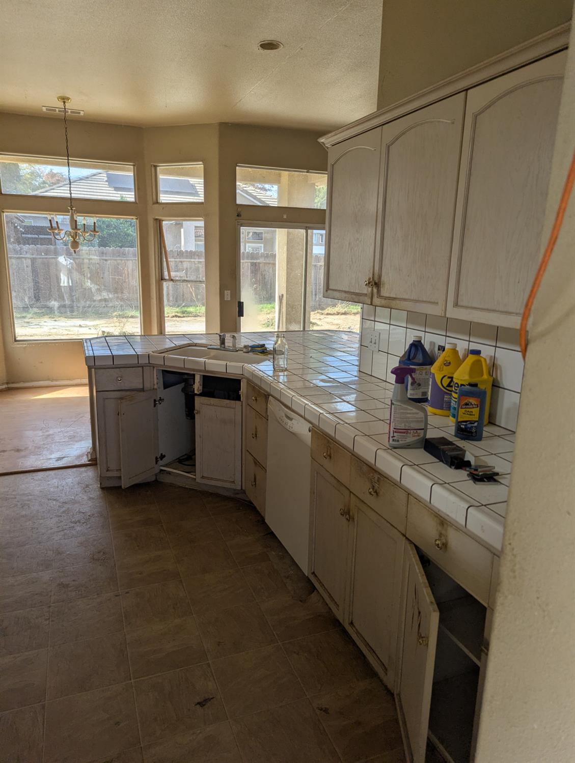 7711 N Ivanhoe Ave, Fresno, CA 93722