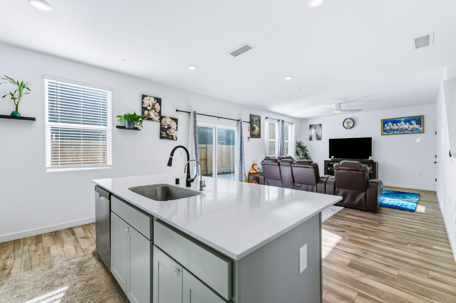 6293 W Willis Ave, Fresno, CA 93723