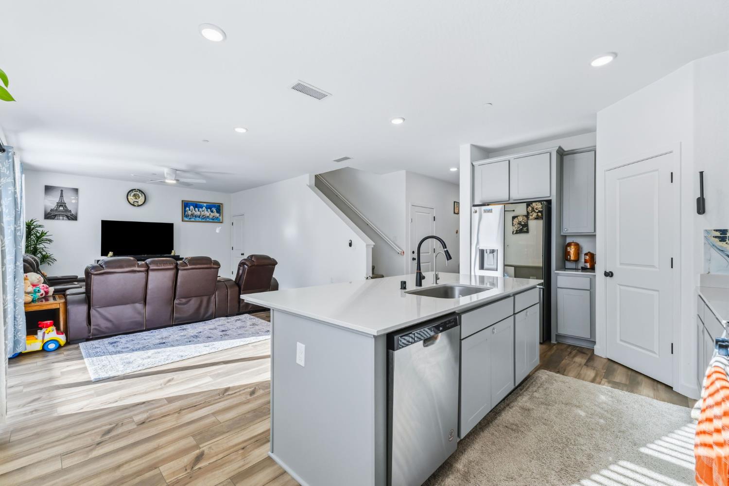 6293 W Willis Ave, Fresno, CA 93723