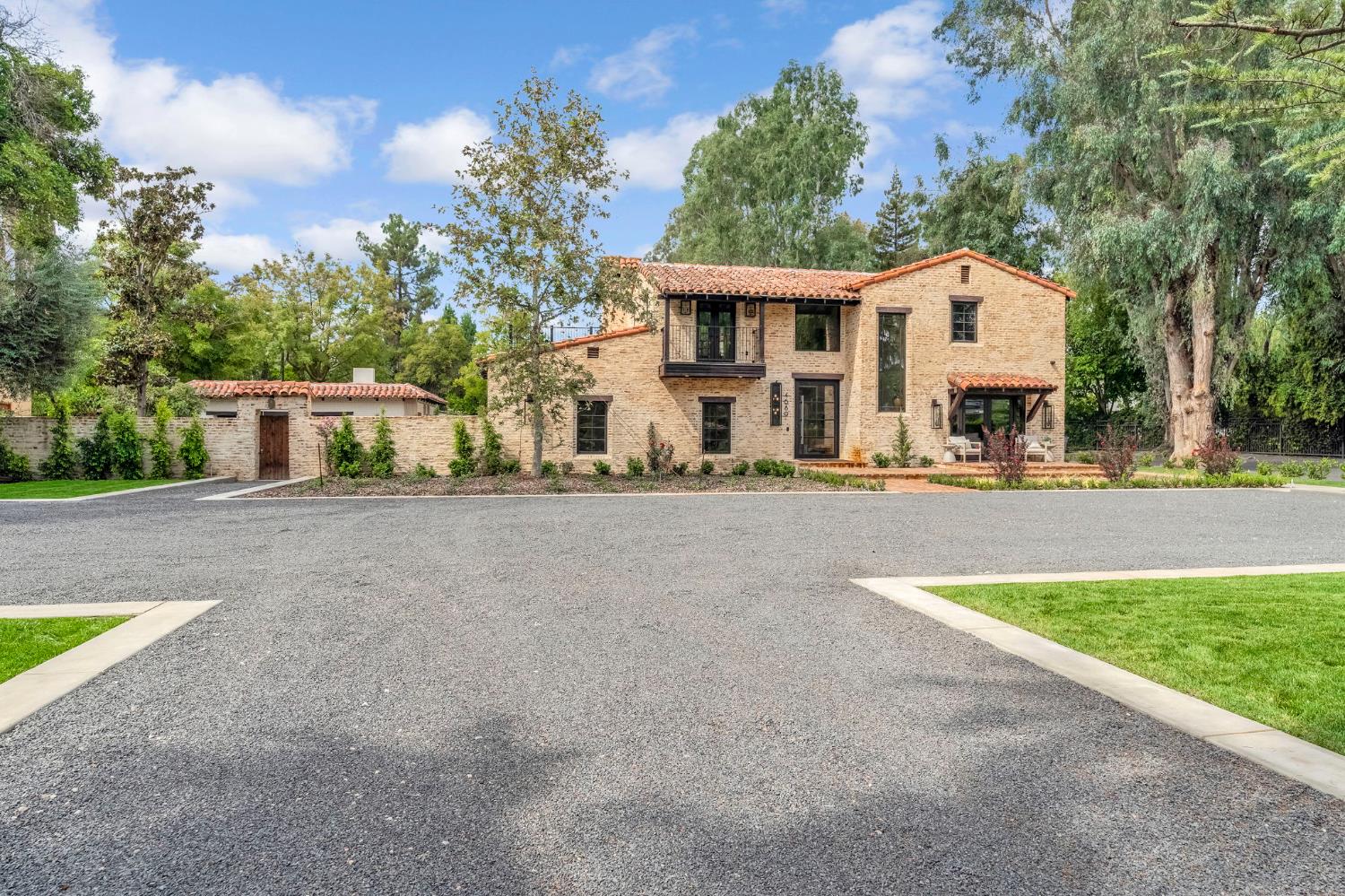 4689 N Van Ness Blvd, Fresno, CA 93704