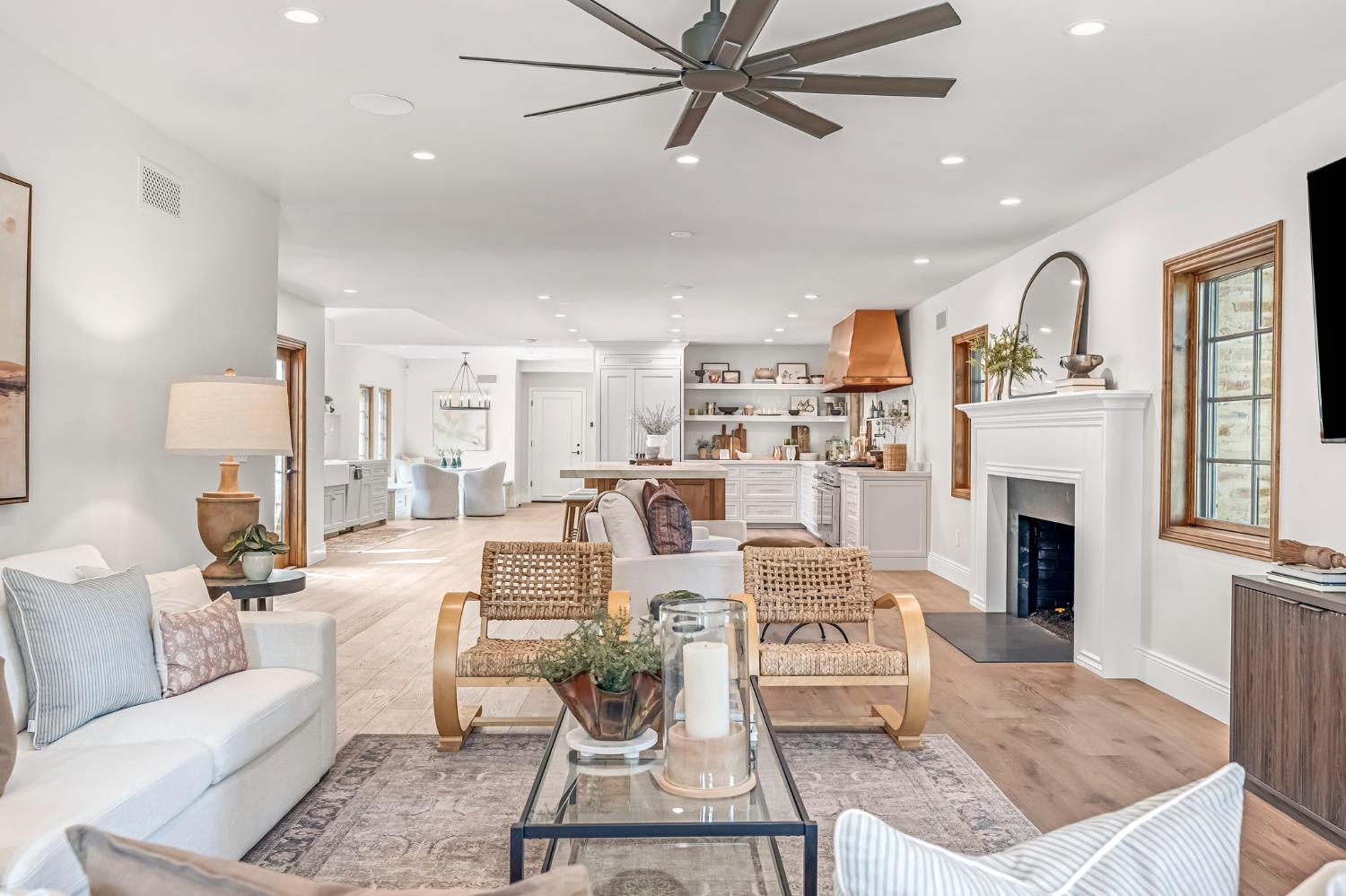 4689 N Van Ness Blvd, Fresno, CA 93704