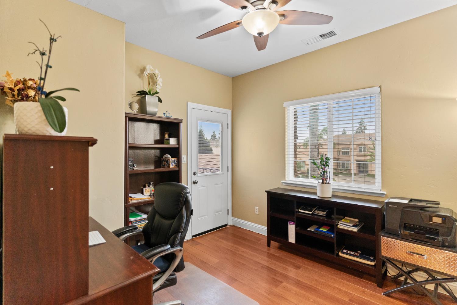 2878 E Omaha Ave, Fresno, CA 93720