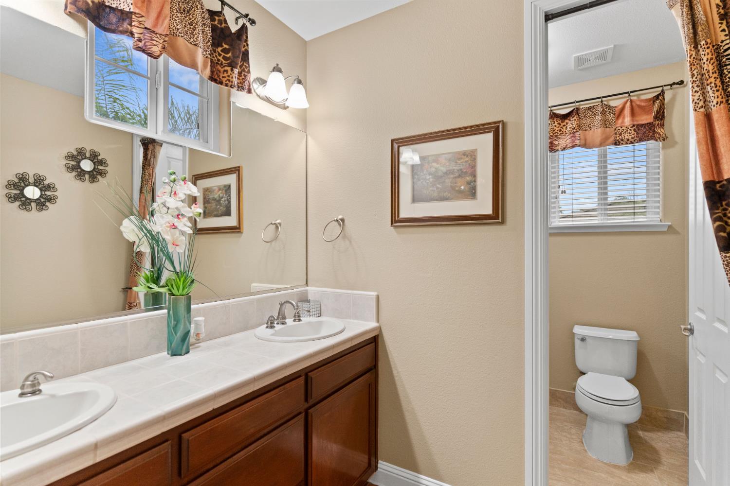 2878 E Omaha Ave, Fresno, CA 93720