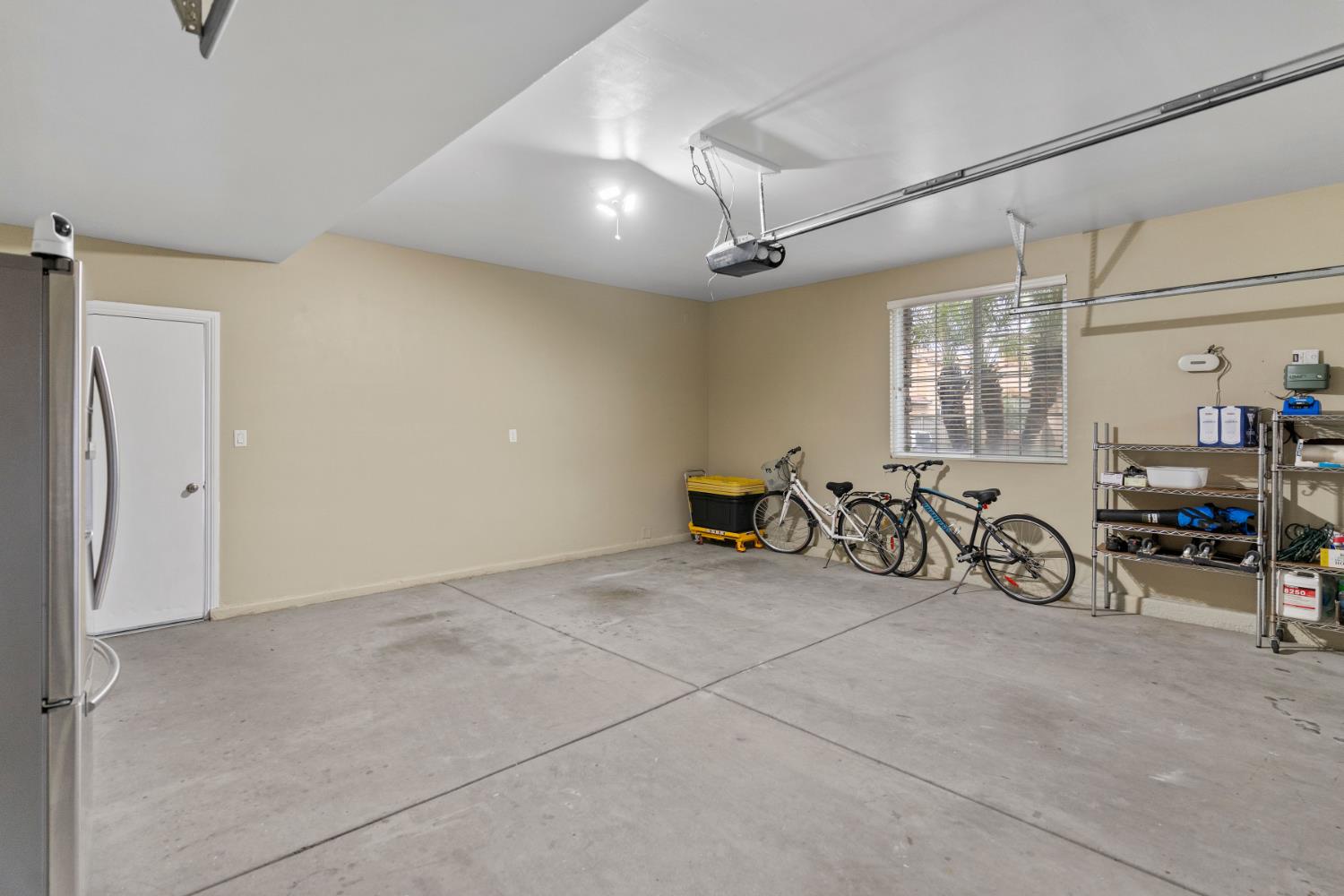 2878 E Omaha Ave, Fresno, CA 93720