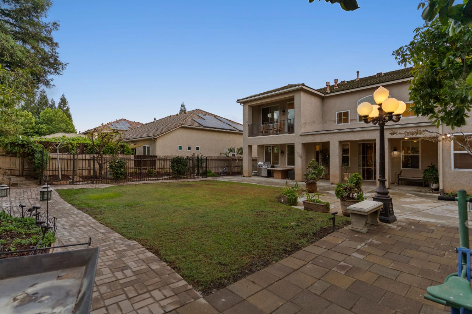 2878 E Omaha Ave, Fresno, CA 93720