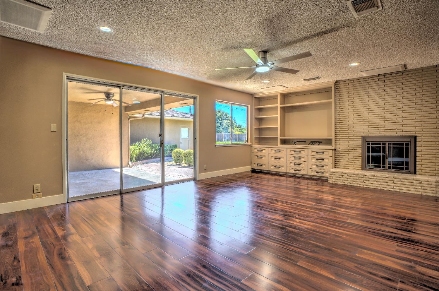 709 W Alamos Ave, Fresno, CA 93705