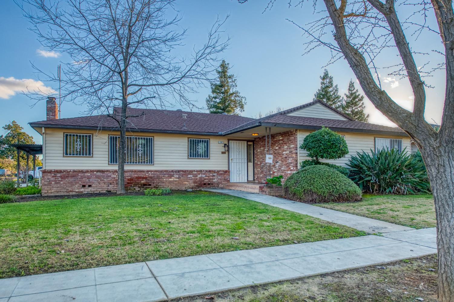 1567 E Mesa Ave, Fresno, CA 93710