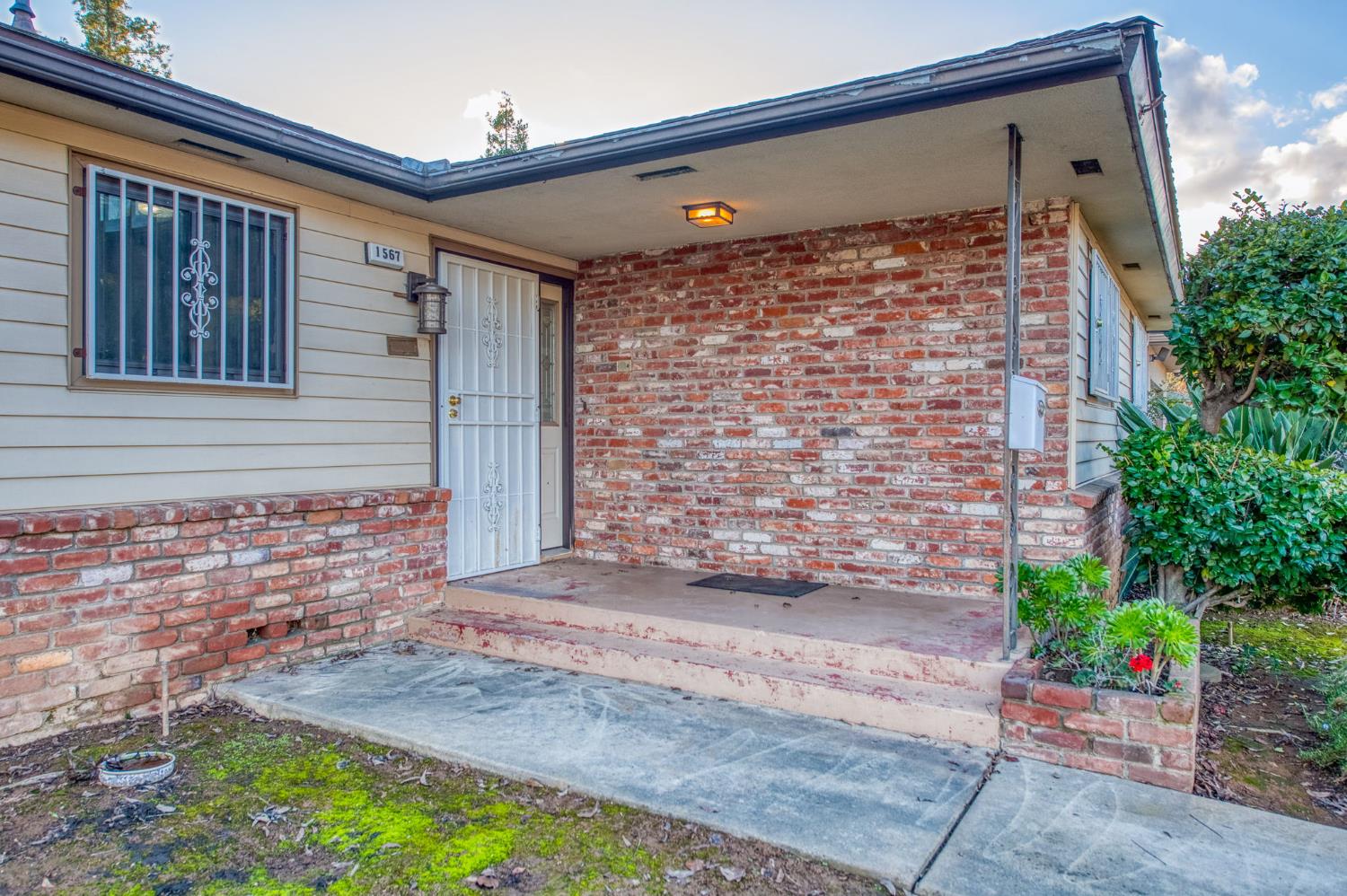 1567 E Mesa Ave, Fresno, CA 93710