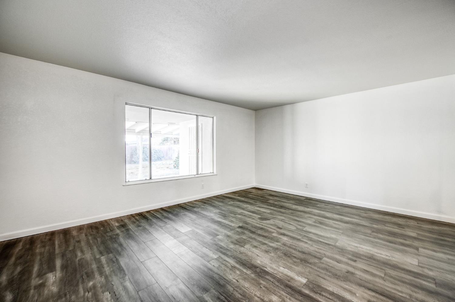 1567 E Mesa Ave, Fresno, CA 93710