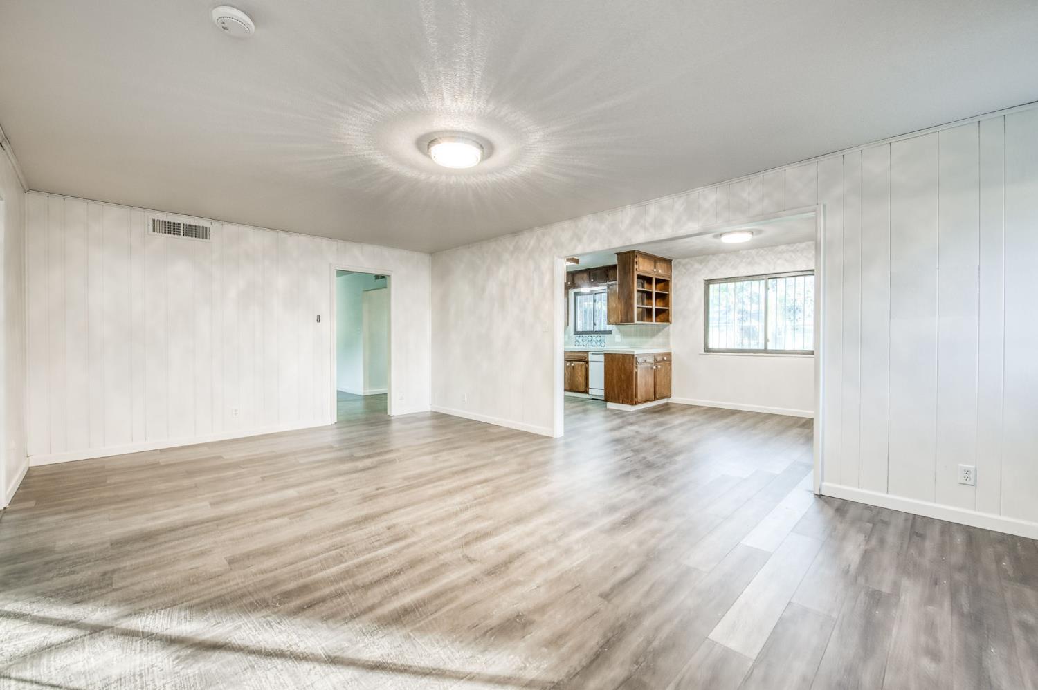 1567 E Mesa Ave, Fresno, CA 93710