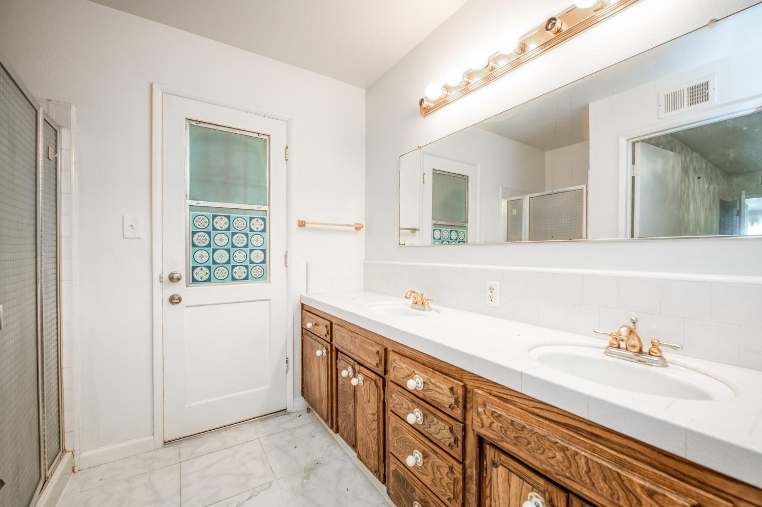 1567 E Mesa Ave, Fresno, CA 93710