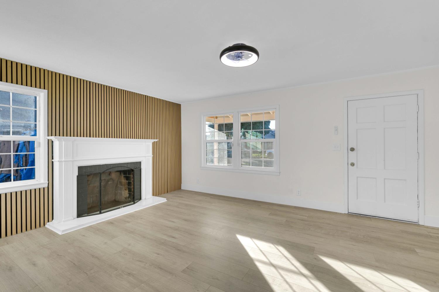 1584 N Carruth Ave, Fresno, CA 93728