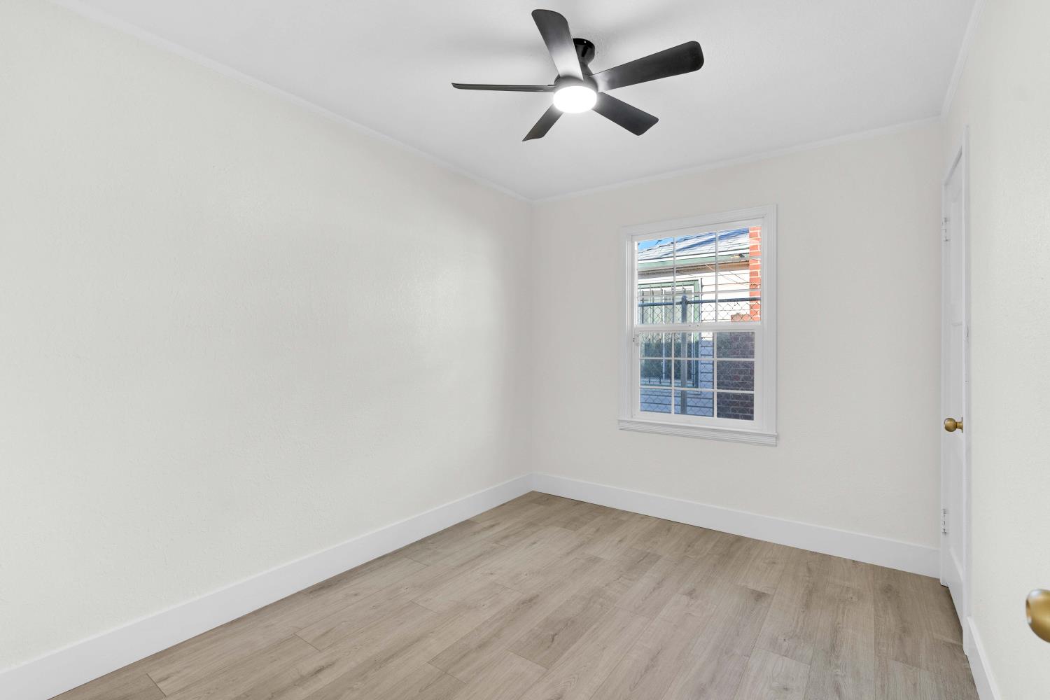 1584 N Carruth Ave, Fresno, CA 93728