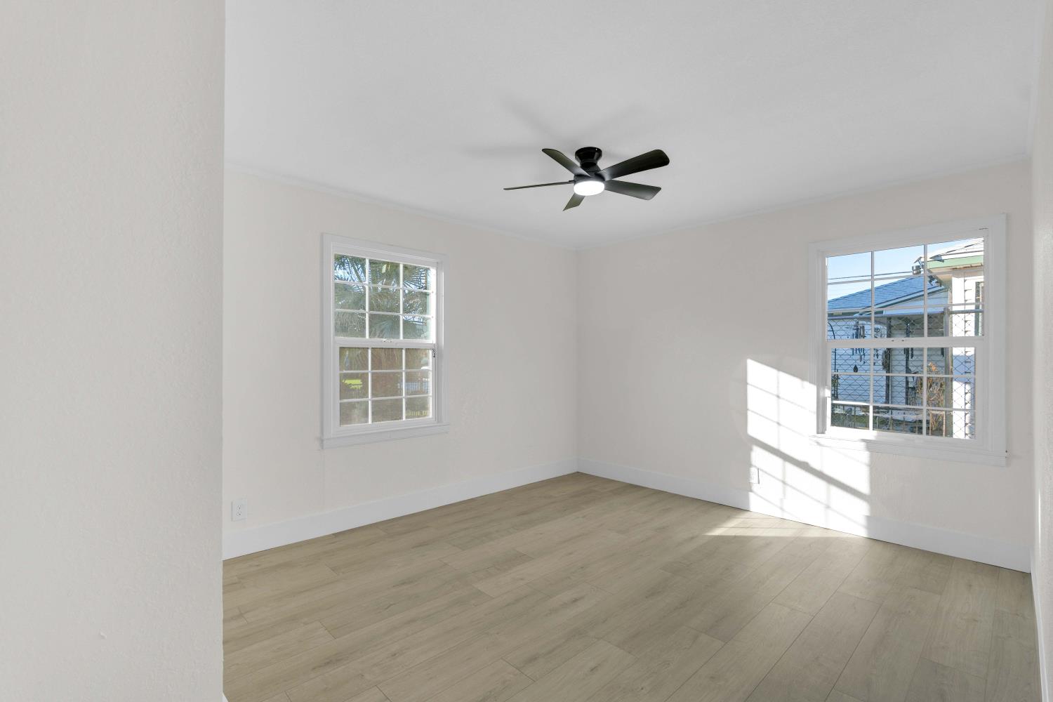 1584 N Carruth Ave, Fresno, CA 93728