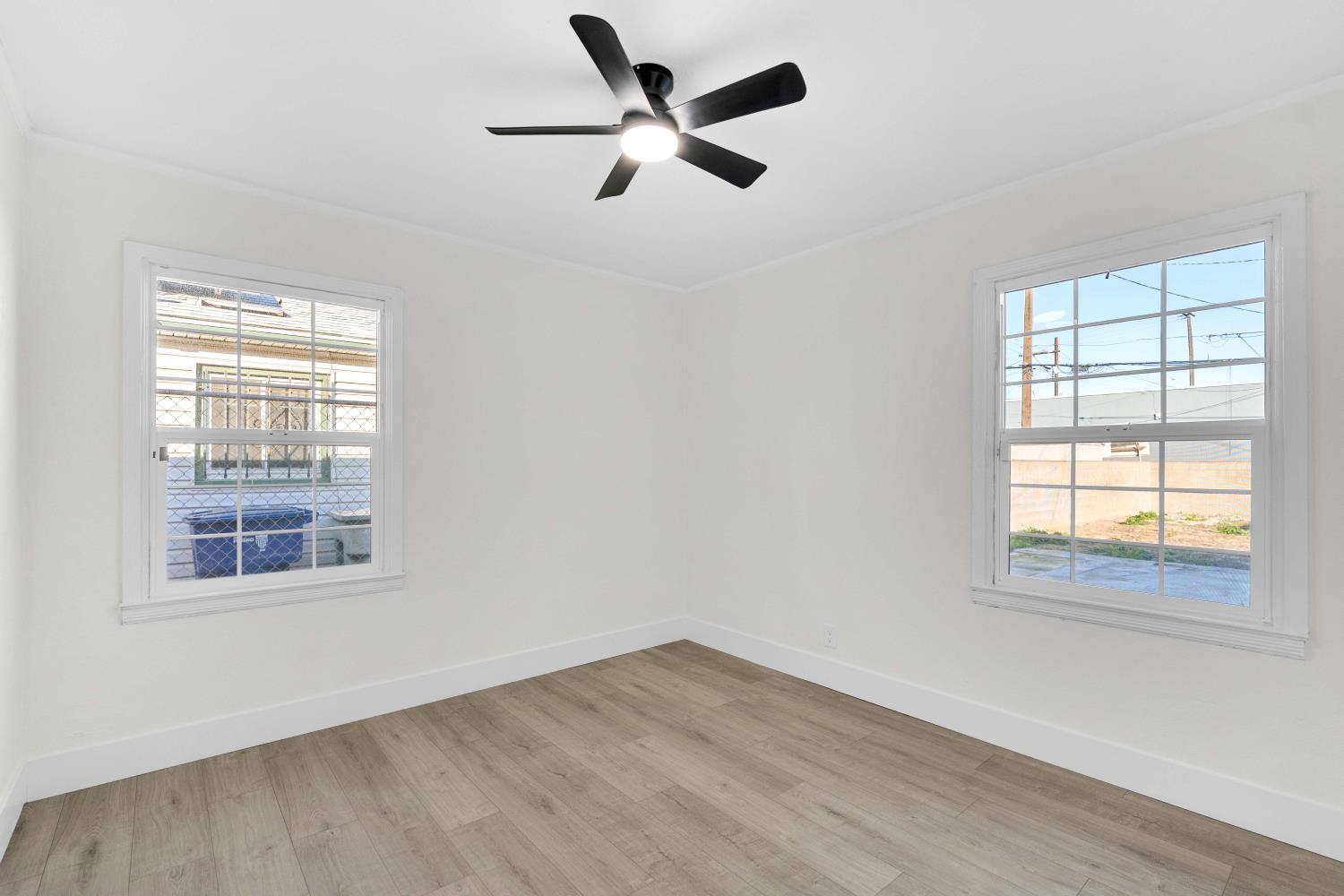 1584 N Carruth Ave, Fresno, CA 93728