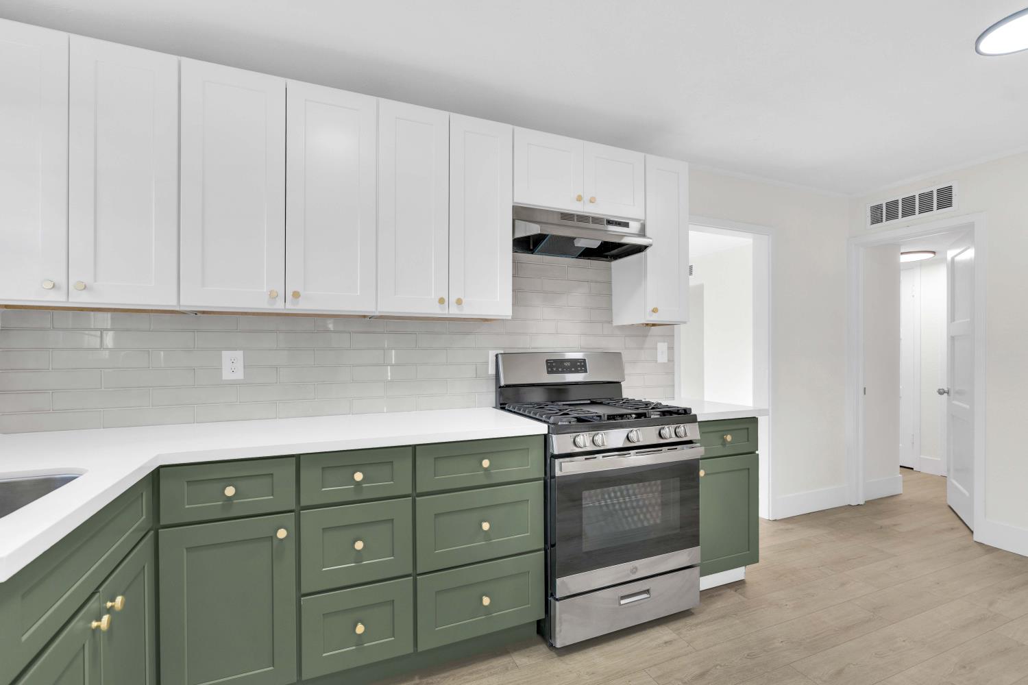 1584 N Carruth Ave, Fresno, CA 93728