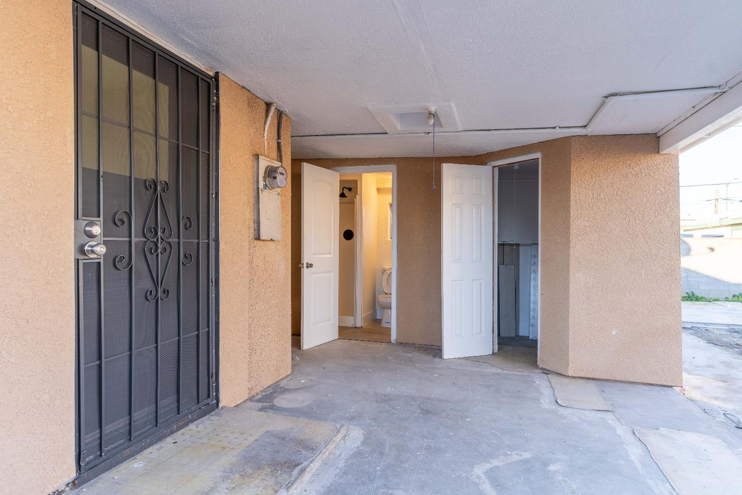 1584 N Carruth Ave, Fresno, CA 93728