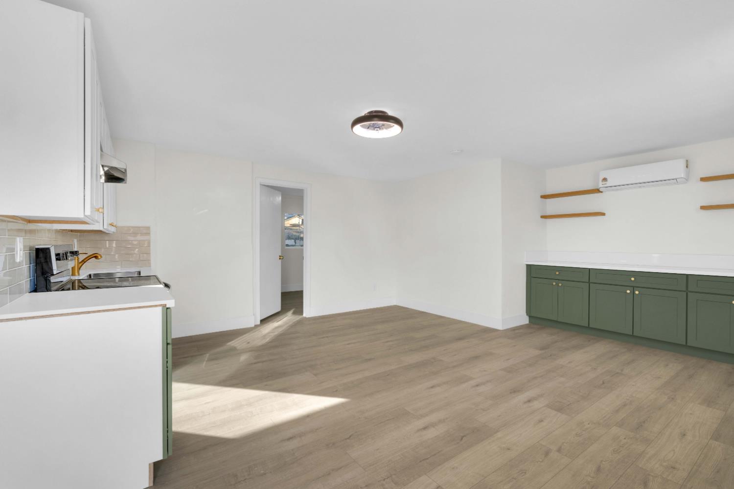 1584 N Carruth Ave, Fresno, CA 93728