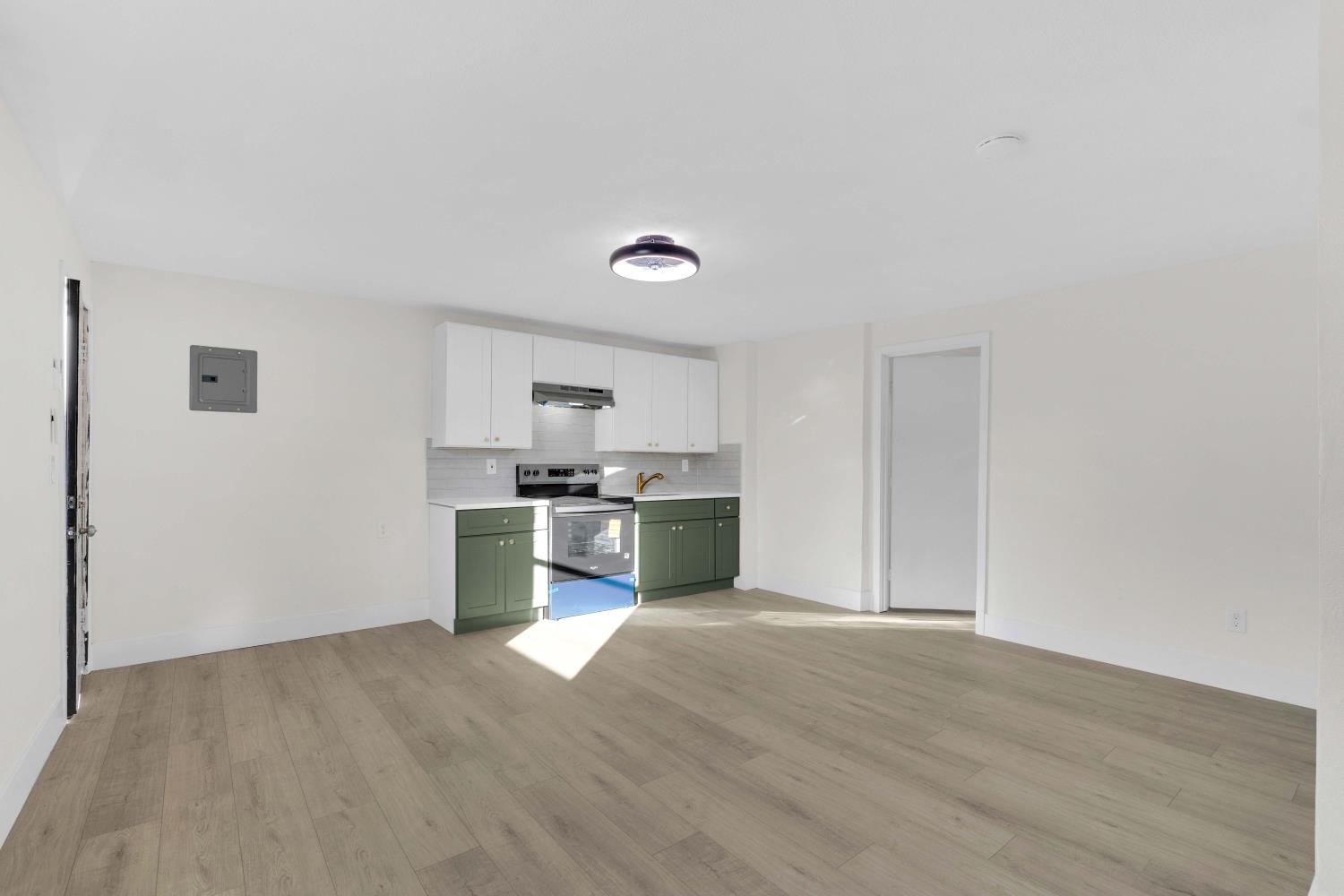 1584 N Carruth Ave, Fresno, CA 93728