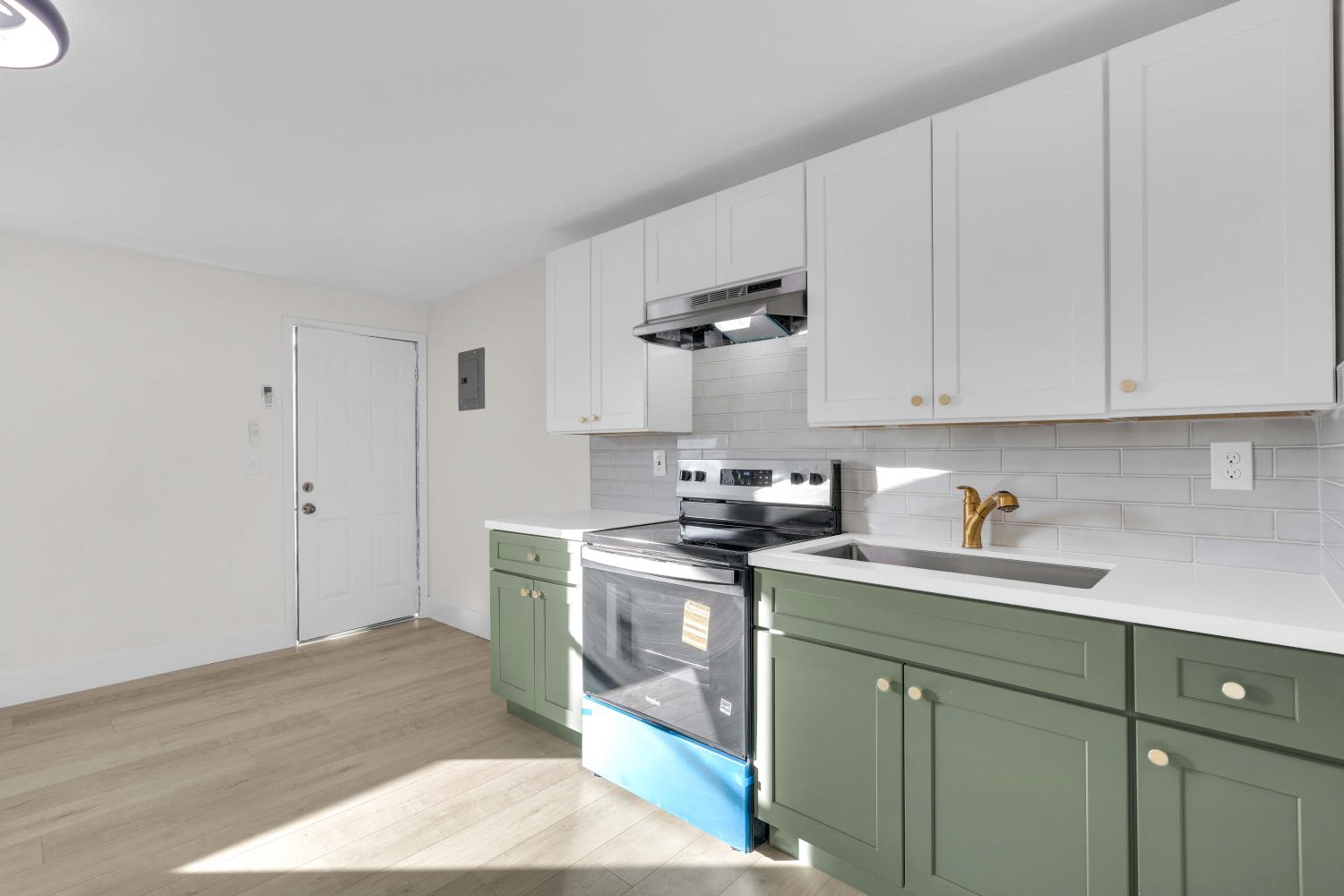 1584 N Carruth Ave, Fresno, CA 93728