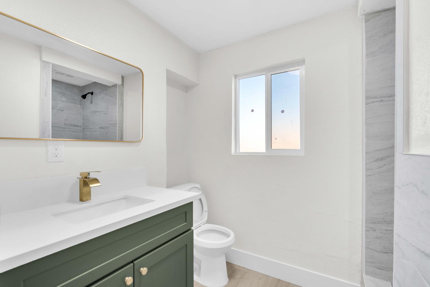 1584 N Carruth Ave, Fresno, CA 93728