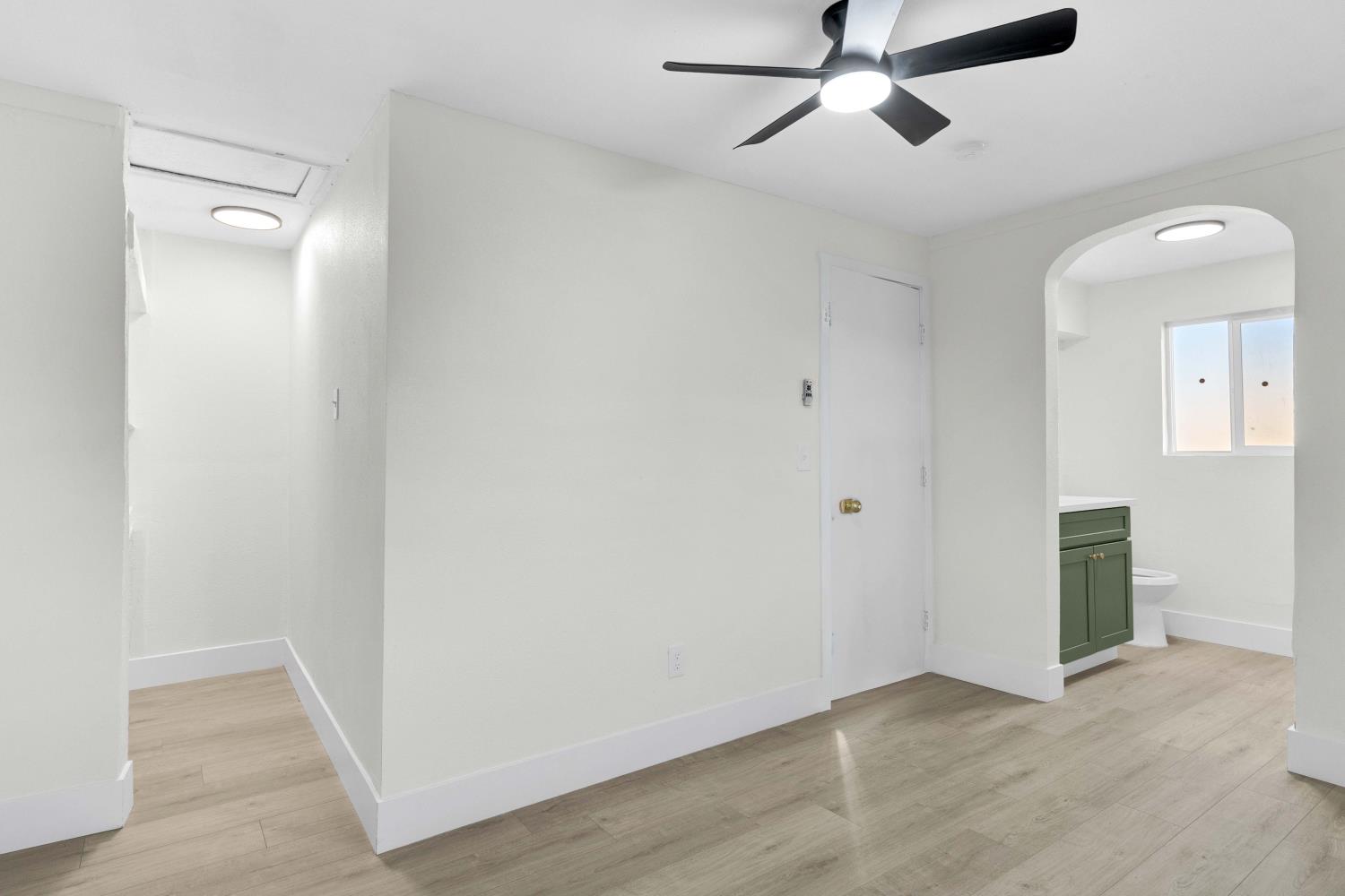 1584 N Carruth Ave, Fresno, CA 93728