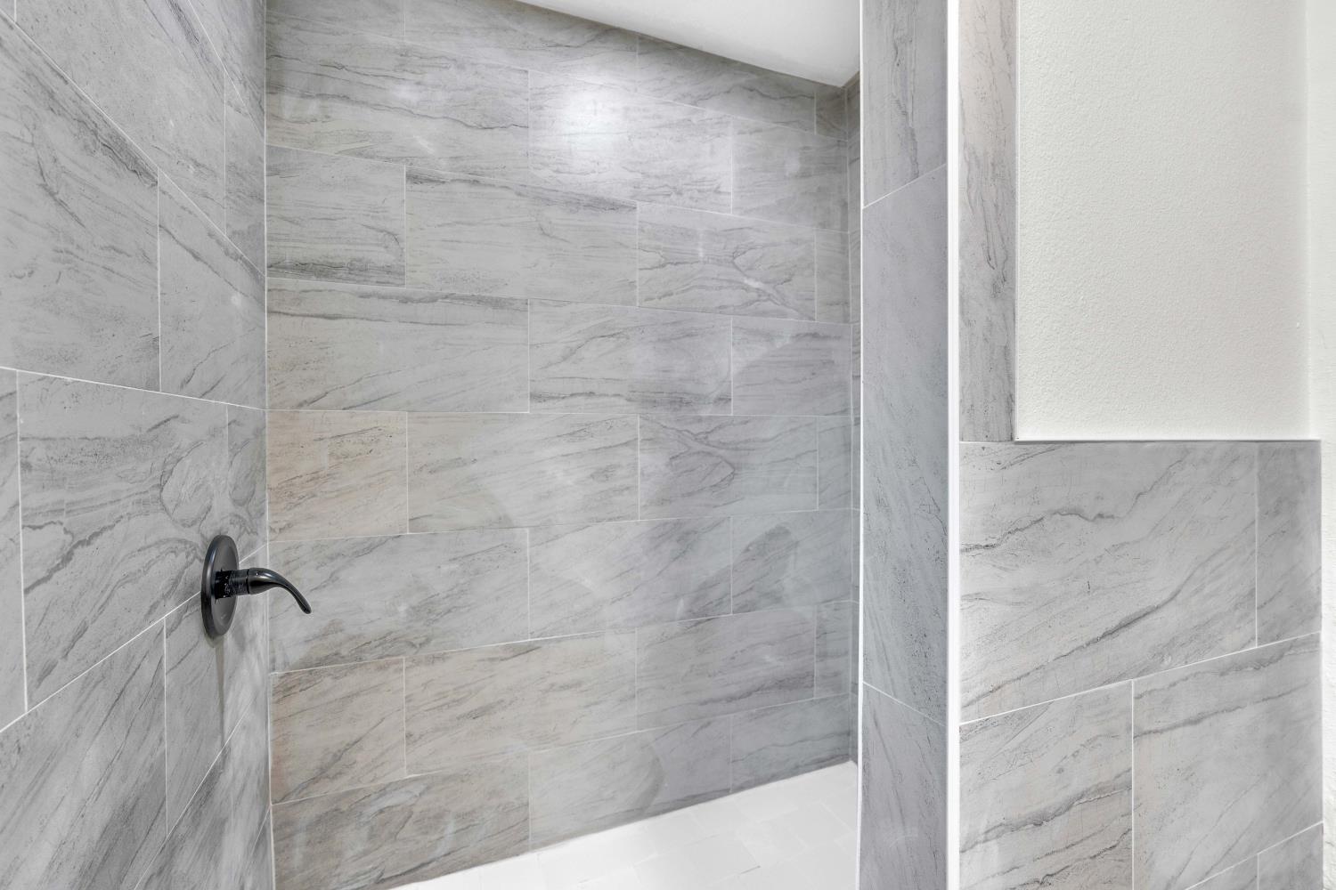 1584 N Carruth Ave, Fresno, CA 93728