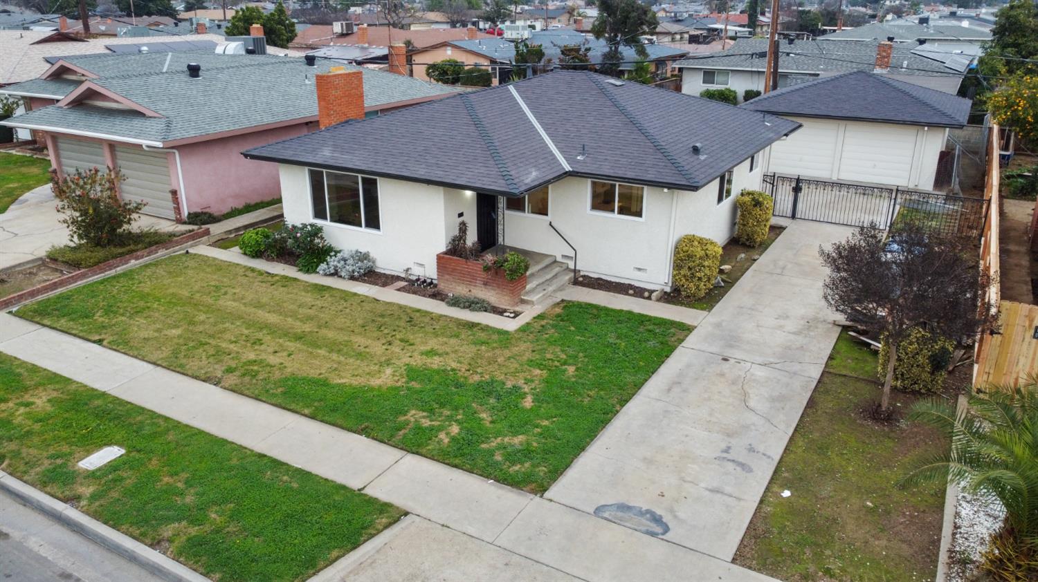 2834 N Hughes Ave, Fresno, CA 93705