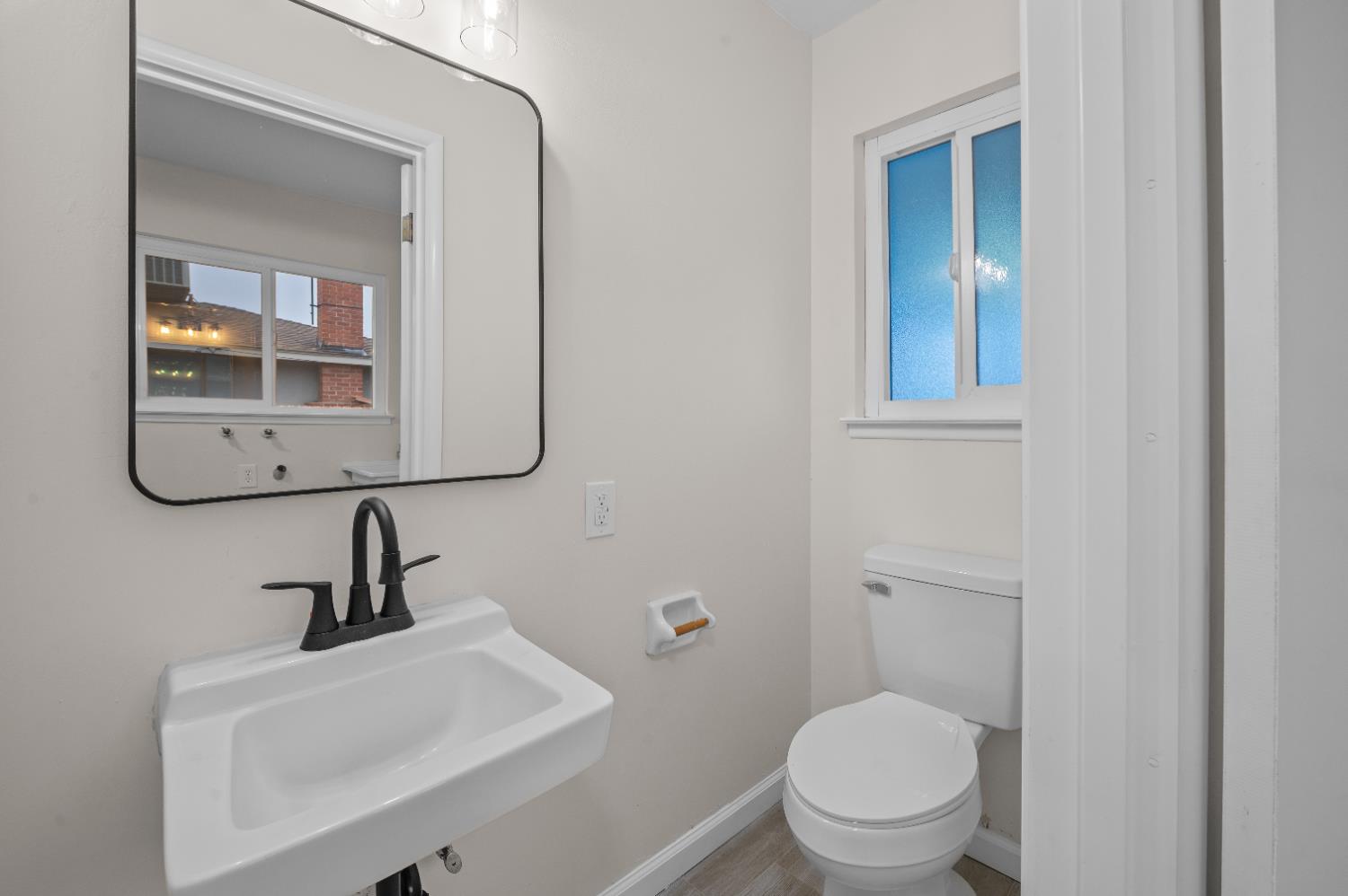 2834 N Hughes Ave, Fresno, CA 93705